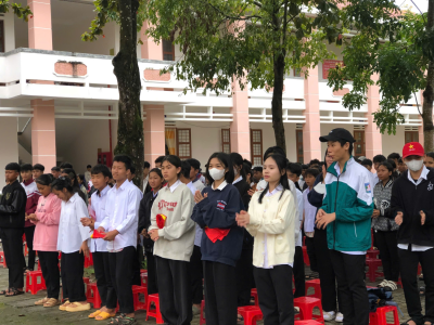 Trường THPT Đạ Tông vui mừng chào đón hơn 400 học sinh trong ngày tựu trường.
