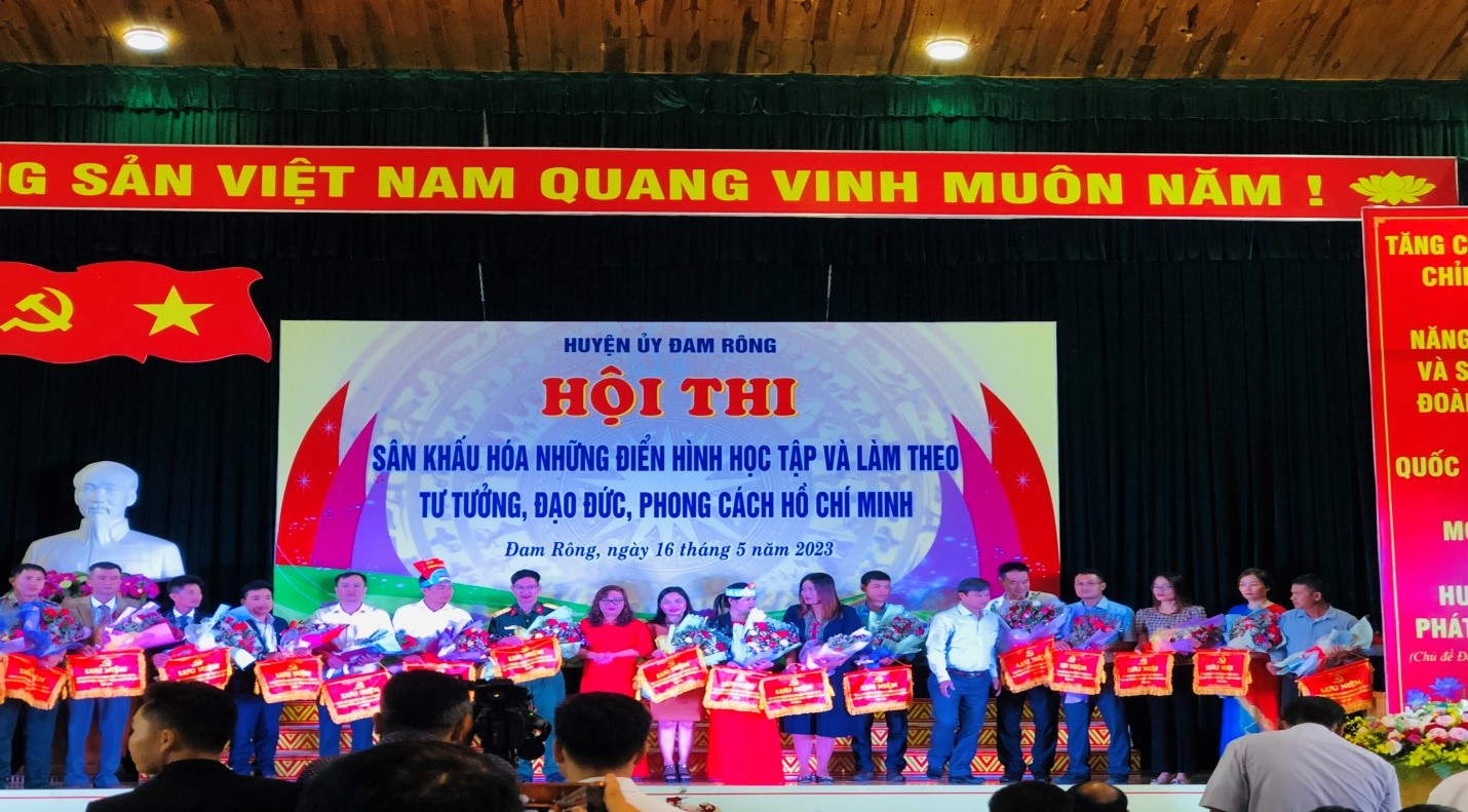 Tấm gương đạo đức HCM