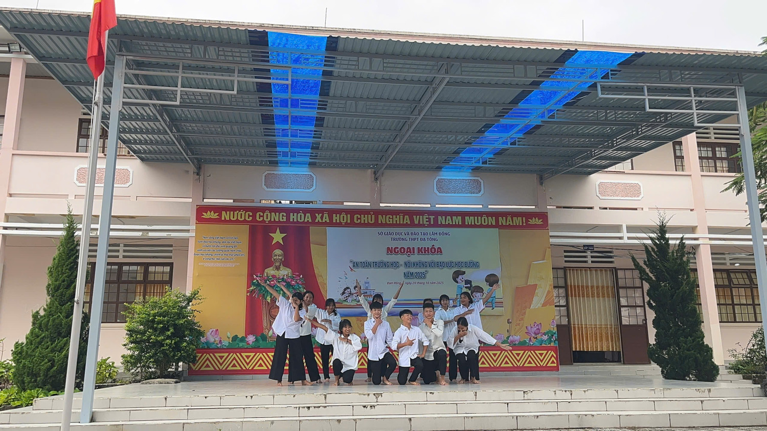 Trường THPT Đạ Tông tổ chức diễn đàn “An toàn trường học – Nói không với bạo lực học đường năm 2025”