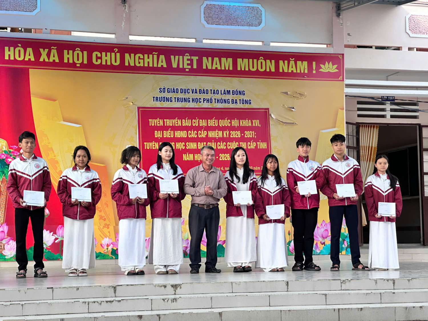 Trường THPT Đạ Tông tổ chức Tuyên truyền Bầu cử đại biểu Quốc hội khóa XVI và đại biểu HĐND các cấp nhiệm kỳ 2026 – 2031; Tuyên dương học sinh đạt giải trong các cuộc thi cấp Tỉnh năm học 2025 – 2026.